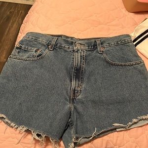 Vintage Levi's 560 Mom Cut-Off Hi-Rise Jean Shorts Size 33